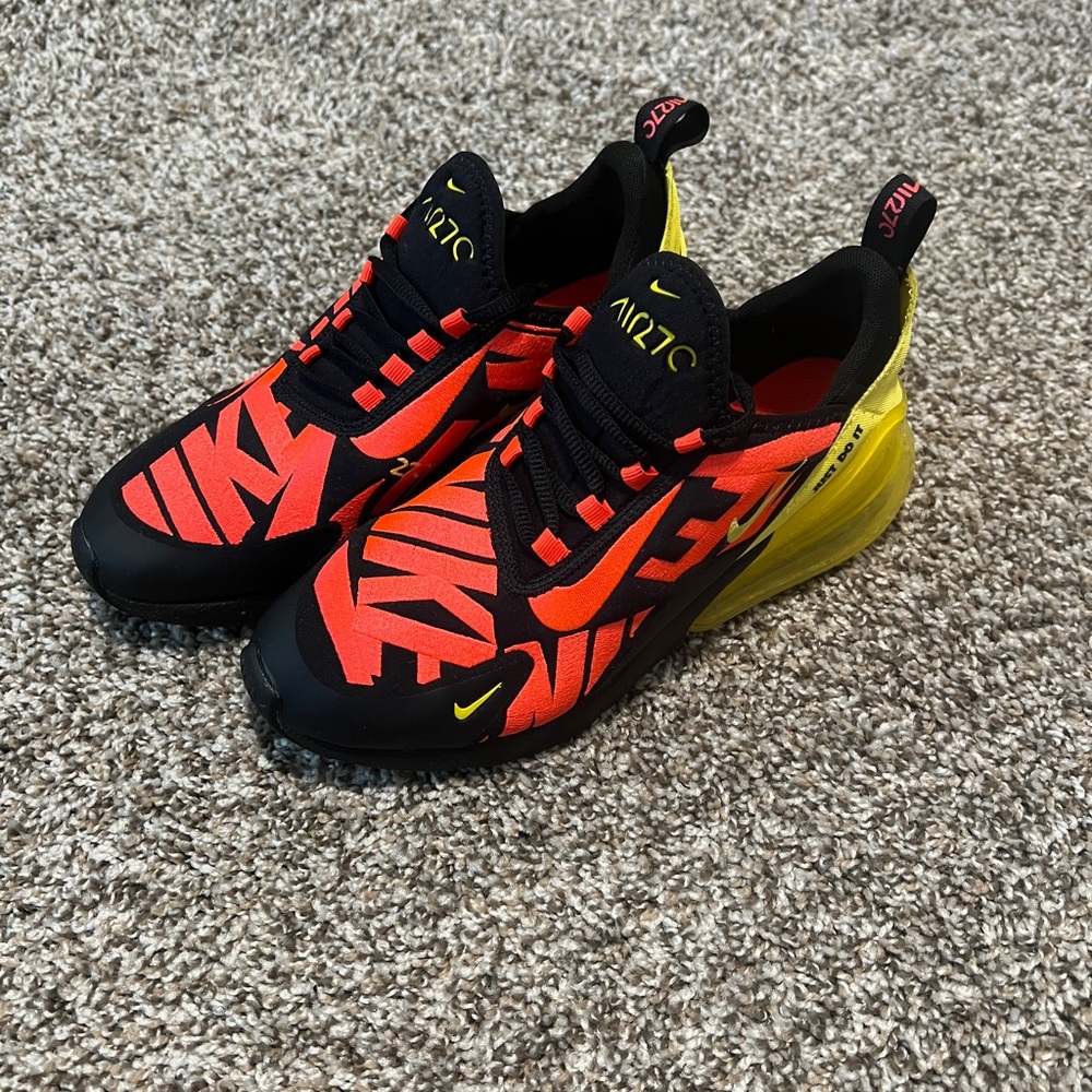 Nike Air Max 270 “Embroidered Just Do It”/Preowned/Size 6.5Y=8W